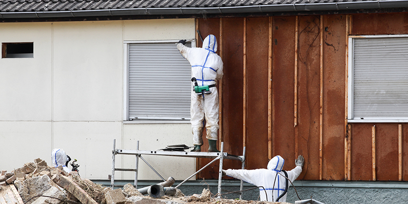 解体後の環境整備や再利用可能資材の管理にも積極的に取り組み、持続可能な社会貢献を目指しています。